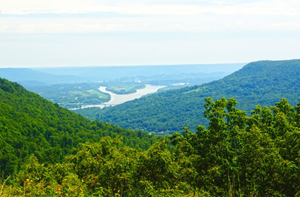 Tennessee mountain community on the Cumberland Plateau, half an hour west of Chattanooga and 90 minutes from Nashville. See photos and get info on homes for sale.