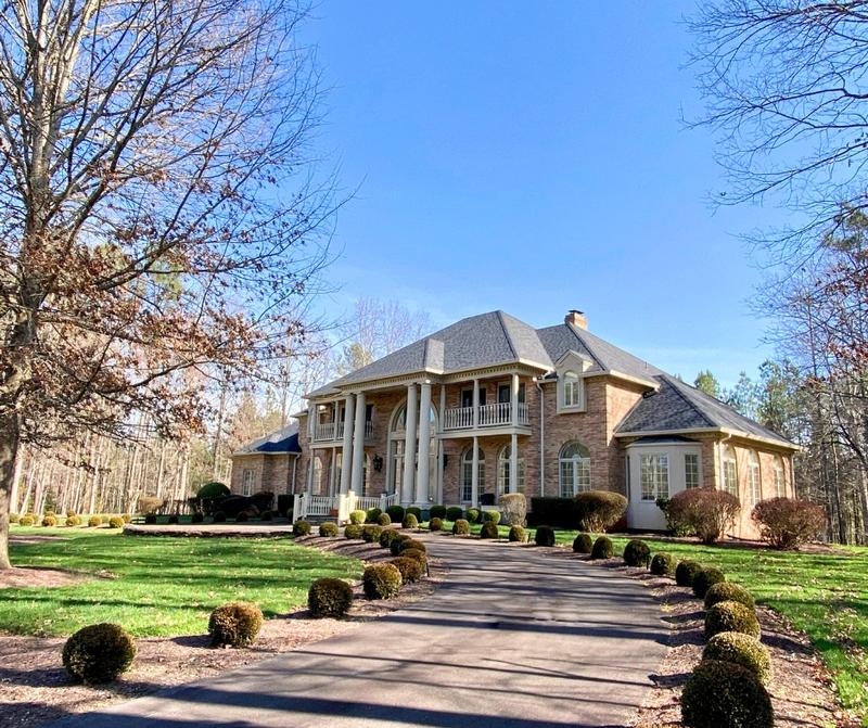 Read more about Magnificent Georgian Estate on 2+ Acres