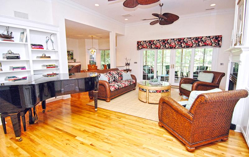 2505 Seabrook Island Road Living Room