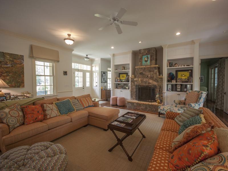 Open floorplan centered around the expansive living room
