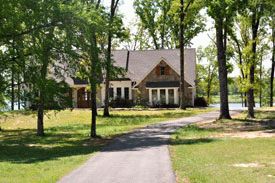 Lakeview Cottage with beautiful views of the water