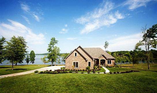Lakefront Estates - Knoxville, Tennessee - Reside lakeside in the heart of the Tennessee River Valley.  Private Lakefront Estates offers 1+ acre homesites situated alongside 39,000 acre Watts Bar Lake between the Cumberland Mountains and the Tennessee River.  Only 55 homesites will have private docks and direct lake access.  Interior lots with community marina access are available.  Community amenities include clubhouse, paved nature trails, exemplary fishing, and endless recreation and cultural possibilities in nearby Knoxville and Chattanooga.  Homesites from $159,900. Off the water homesites from $119,900.