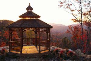 The Homestead - Sevierville, Tennessee - The Homestead is a place for residents to live with nature. With the Great Smoky Mountains National Park as a backdrop, this 2,000 acre community in East Tennessee is focused on preservation of the environment and natural beauty. Hiking, biking, fishing, and wildlife viewing are some of the features. Close proximity to major shopping outlets, dining and entertainment areas of Gatlinburg and Pigeon Forge. Homesites range between 2-12 acres and feature sunset or sunrise views, wooded privacy, and creekside locations. Priced from $59,000 to $300,000+.