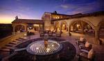 With intimate alcoves and soft seating, the Hacienda’s expansive courtyard encourages small gatherings or groups for larger parties.