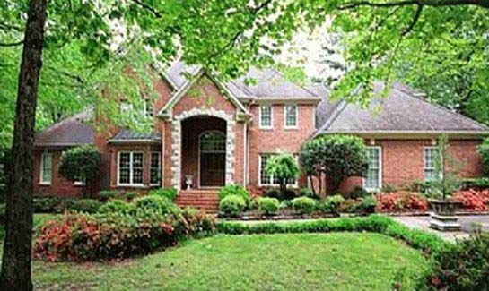 Chenal Valley - Little Rock, Arkansas - The thriving Arkansas golf course community at Chenal Valley offers a beautiful selection of homes, condos and ready-to-build homesites in the highly desirable West Little Rock area. Lots priced from $34,900; Condos priced from $319,900; Homes priced from $275,000 to $1 million.