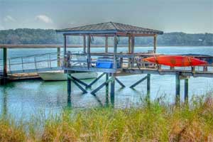 Waterfront community set within the Beaufort city limits, 30 minutes from the beach and less than an hour from Hilton Head and Savannah. See photos and get info on homes for sale.