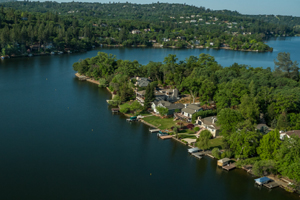 Lake Wildwood in Penn Valley, California is a gated golf community located about one hour northeast of Sacramento. Explore real estate and amenities in this active adult California community.