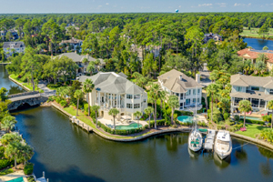 Wexford is a private waterfront and golf community in Hilton Head Island, South Carolina. Perfect for retirees, active adults, and families, learn more about this exclusive South Carolina Lowcountry boating community and request information here. 