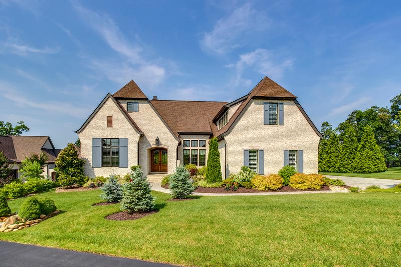 Read more about 1270 Shadow Hill Drive