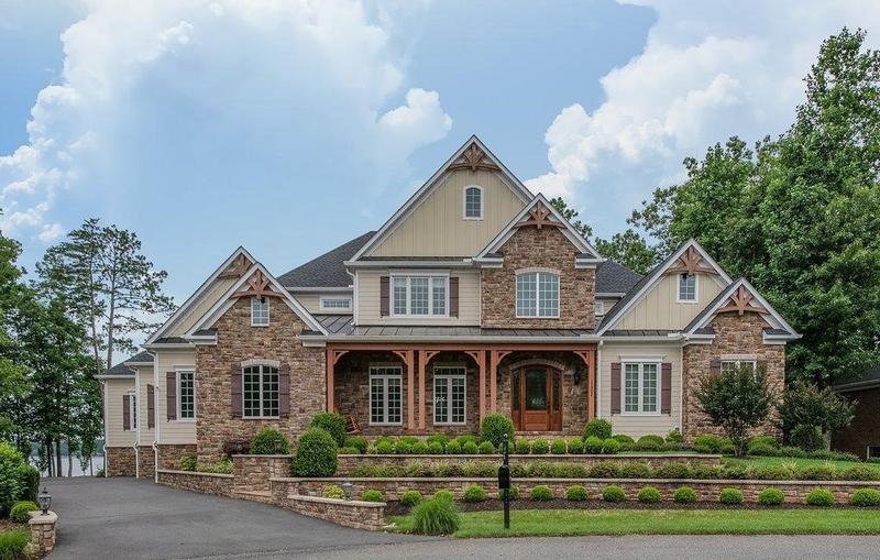 Read more about Exquisite Lakefront Home
