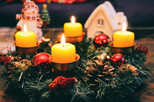 Celebrating the Season: Festive Holiday Activities for 55+ Communities